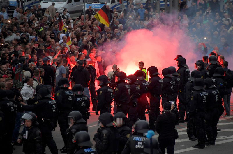 © Reuters. Protesto de manifestantes de direita em Chemnitz, na Alemanha