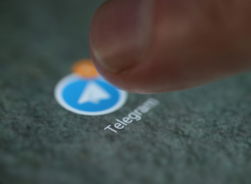 © Reuters. Логотип Telegram на дисплее смартфона