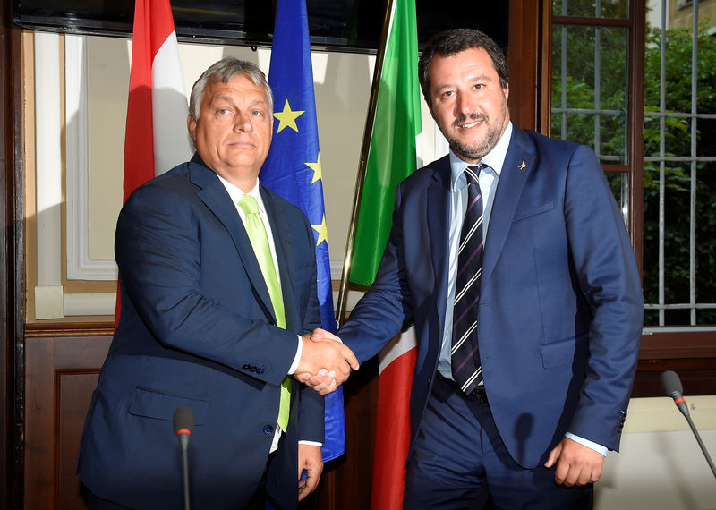 © Reuters. Italian Interior Minister Matteo Salvini meets with Hungarian Prime Minister Viktor Orban in Milan