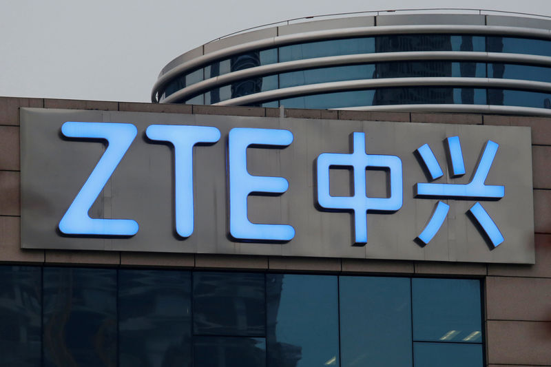 © Reuters. FILE PHOTO: The company name of ZTE is seen outside the ZTE R&D building in Shenzhen
