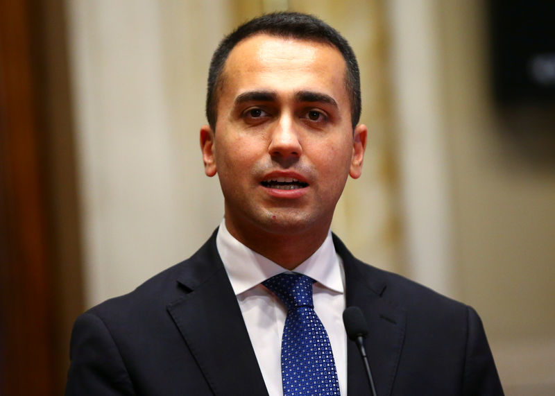 © Reuters. Anti-establishment 5-Star Movement leader Luigi Di Maio speaks at the media after a round of consultations with Italy's newly appointed Prime Minister Giuseppe Conte at the Lower House in Rome