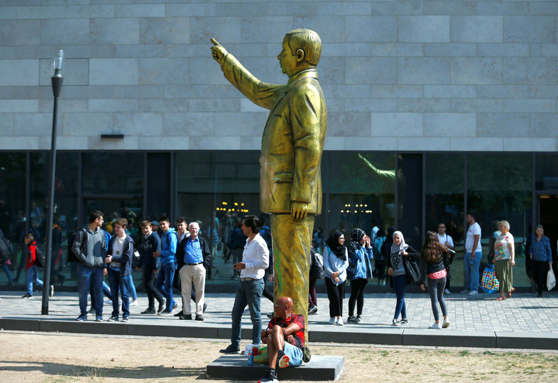 © Reuters. Estátua de presidente turco, Tayyip Erdogan, em cidade alemã de Wiesbaden