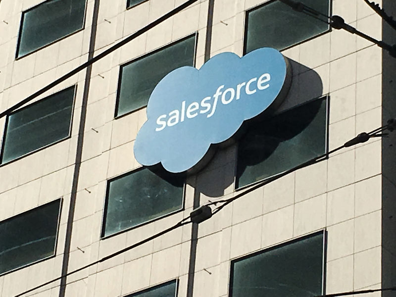 © Reuters. FILE PHOTO: The Salesforce logo is pictured on a building in San Francisco