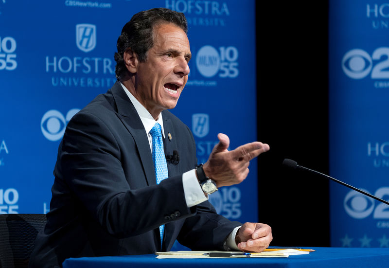 © Reuters. Governor Andrew M. Cuomo speaks at the Democratic gubernatorial primary debate at Hofstra University in Hempstead