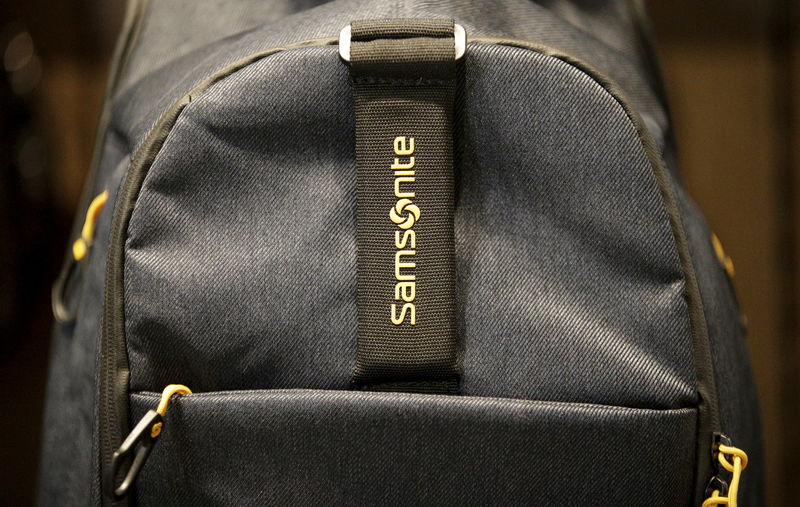 © Reuters. A detail of a Samsonite bag is seen in a shop in downtown Rome