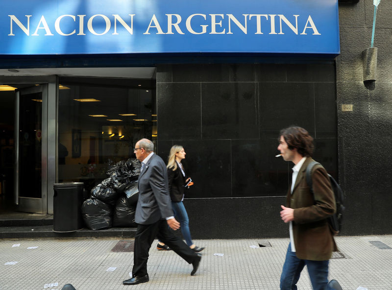 Argentine peso in free-fall despite central bank rate hike to 60 percent