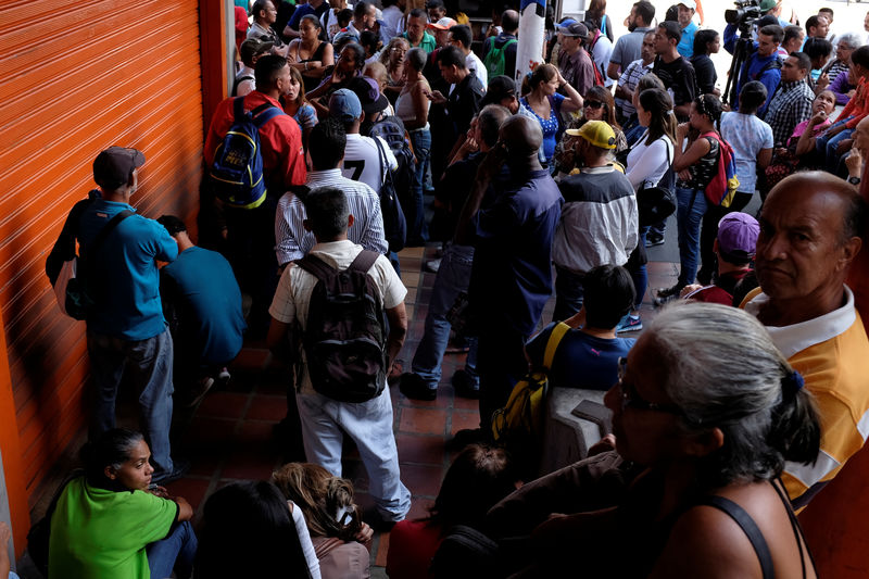 © Reuters. Colombia, Ecuador y Perú piden apoyo internacional ante ola de migración venezolana