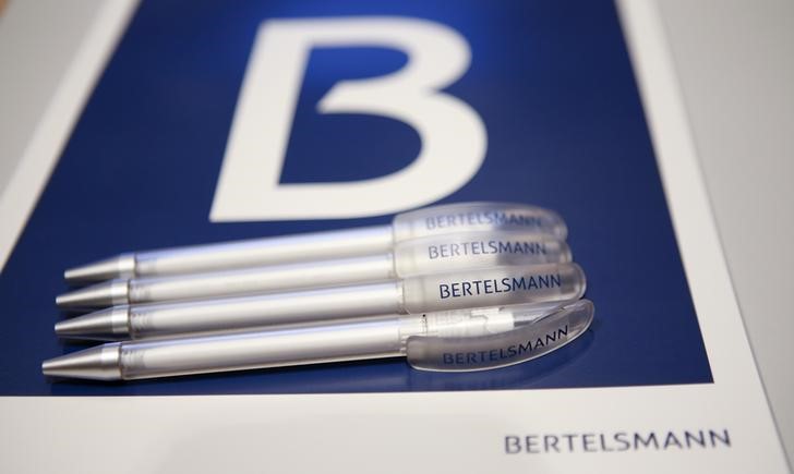 © Reuters. Pencils with the logo of German media group Bertelsmann CEO are seen at the annual news conference Berlin