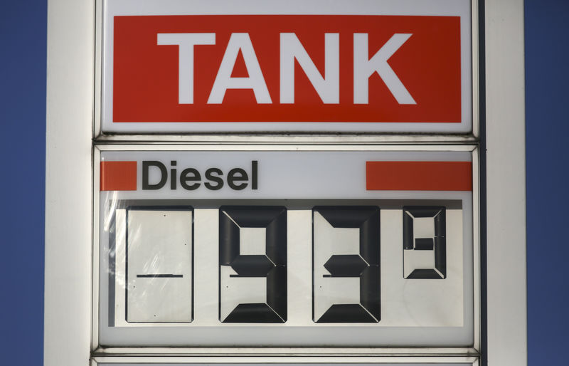 © Reuters. A price for diesel fuel is pictured at a petrol station in Dortmund