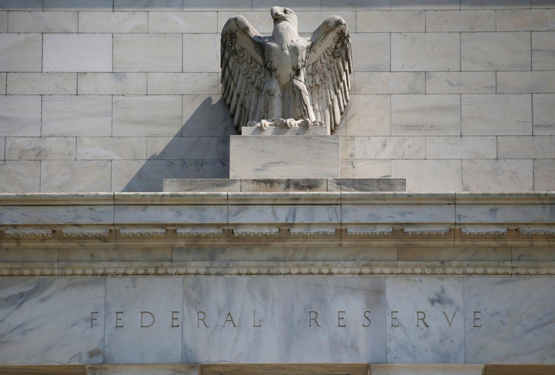 © Reuters. FILE PHOTO: Federal Reserve building in Washington