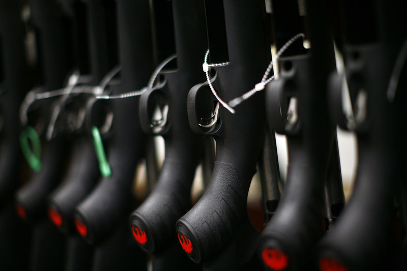 © Reuters. FILE PHOTO: Rifles are seen at the Sturm, Ruger & Co., Inc. gun factory in Newport, New Hampshire