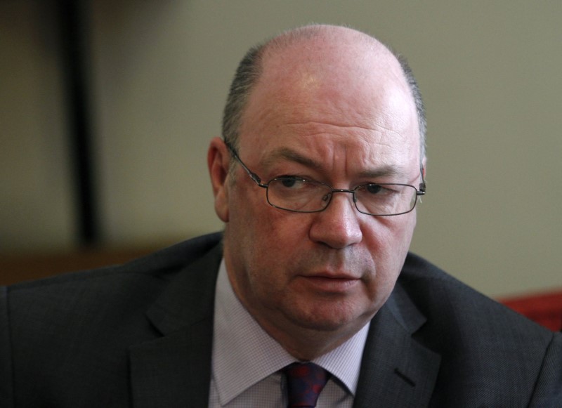 © Reuters. FILE PHOTO: Alistair Burt,speaks during a news conference in Kabul