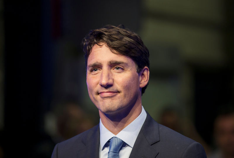 © Reuters. FILE PHOTO: Canada's Prime Minister Justin Trudeau answers questions from the media in Montreal, Quebec