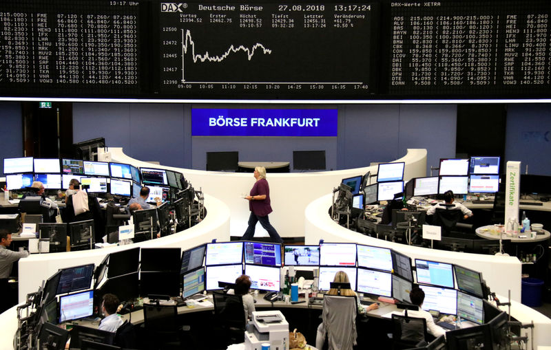 © Reuters. FILE PHOTO: The German share price index DAX is seen at the stock exchange in Frankfurt