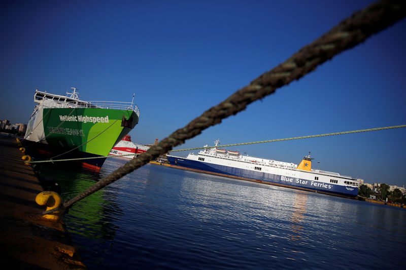 © Reuters. La huelga de marineros Grecia se alarga en ausencia de un acuerdo laboral