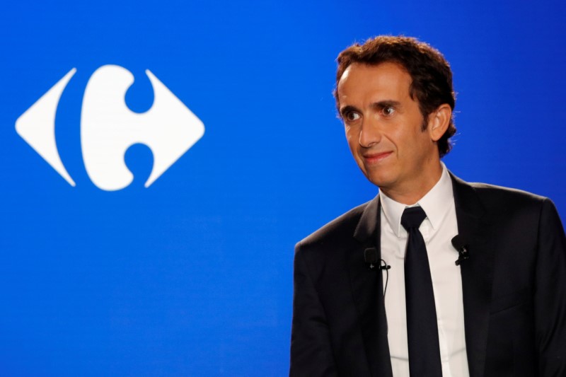 © Reuters. FILE PHOTO: Alexandre Bompard, CEO of French retailer Carrefour, poses before a news conference in La Defense near Paris