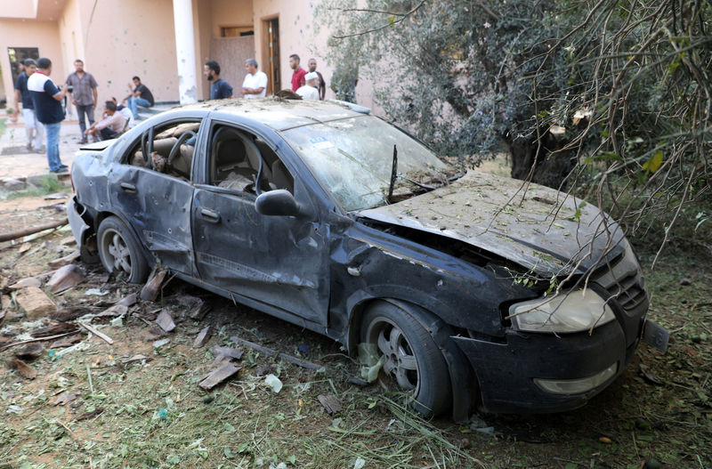 © Reuters. سكان: حجب فيسبوك في طرابلس وعدة مدن ليبية مع احتدام القتال