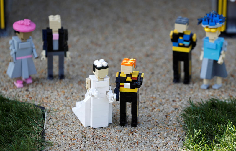 © Reuters. FILE PHOTO: A LEGO Windsor Castle replete with the upcoming wedding between Britain's Prince Harry and Meghan Markle, is seen at Legoland, in Windsor