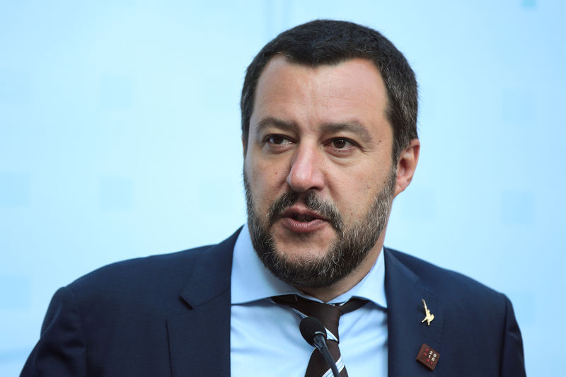 © Reuters. Il leader della Lega Matteo Salvini