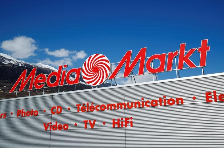 © Reuters. FILE PHOTO: A logo is pictured on a Media Markt supermarket in Conthey near Sion, Switzerland