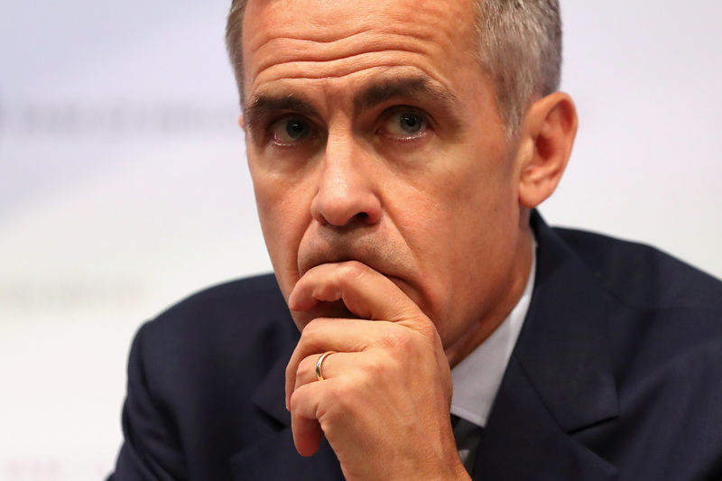 © Reuters. Mark Carney dice estar dispuesto a seguir más tiempo a la cabeza del Banco de Inglaterra