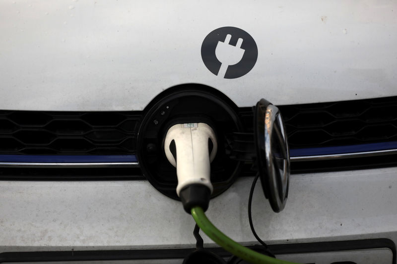 © Reuters. A car is plugged in at a charging point for electric vehicles in London