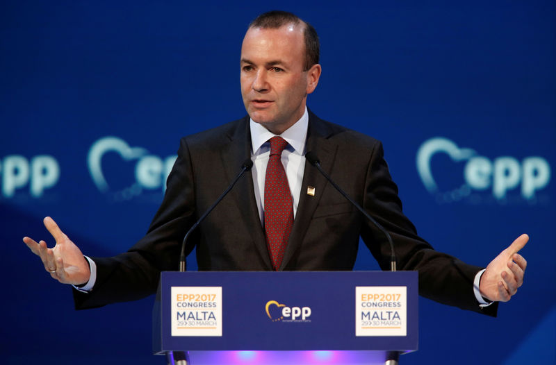 © Reuters. FILE PHOTO: Manfred Weber, chairman of the European People Party, takes part in a summit of the party
