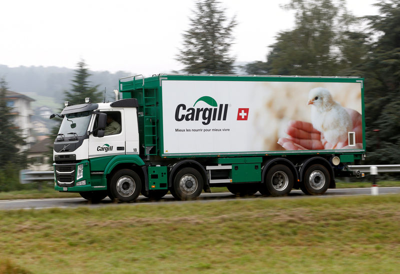 © Reuters. FILE PHOTO: A Cargill logo is pictured on a truck transporting Provimi Kliba and Protector animal nutrition products near the factory in Lucens