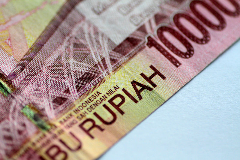 © Reuters. FILE PHOTO: Illustration photo of an Indonesian Rupiah note