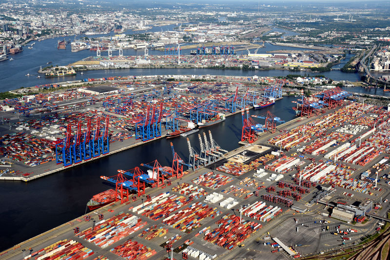 © Reuters. FILE PHOTO: Aerial view of containers at a loading terminal in the port of Hamburg