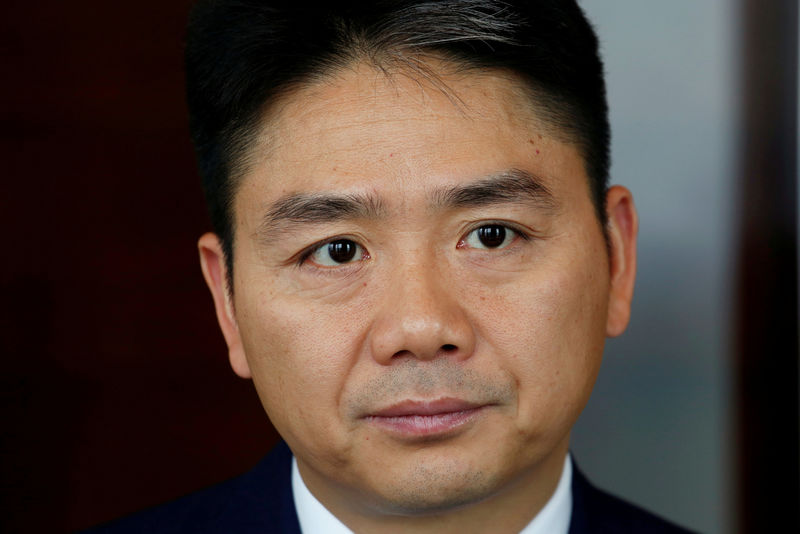 © Reuters. FILE PHOTO - JD.com founder Richard Liu attends a Reuters interview in Hong Kong