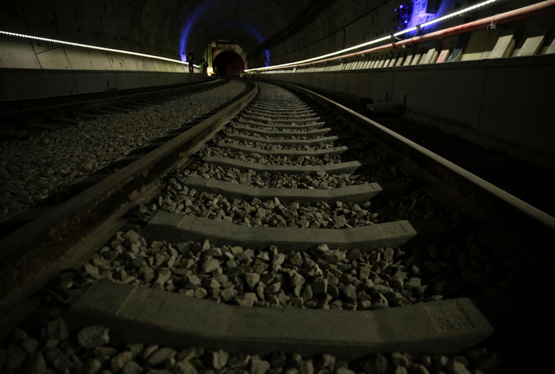 © Reuters. La CNMC investiga posible cártel en seguridad de servicios ferroviarios