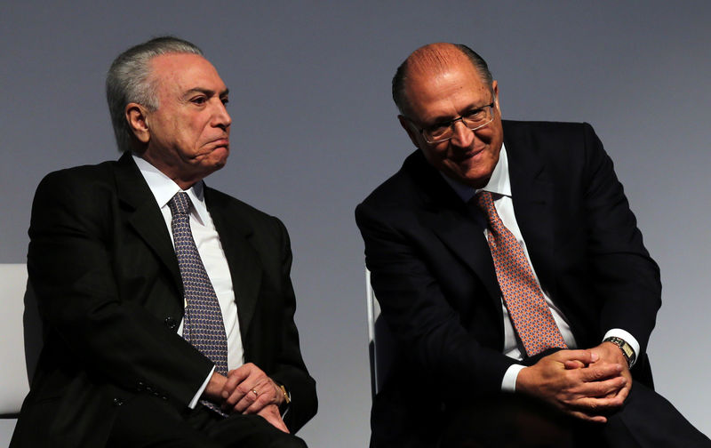 © Reuters. Presidente Michel Temer e candidato à Presidência pelo PSDB, Geraldo Alckmin, durante evento em São Paulo