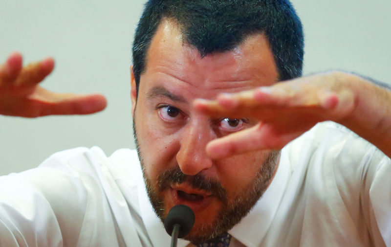 © Reuters. Il leader della Lega Matteo Salvini, vice premier e ministro dell'Interno del governo gialloverde