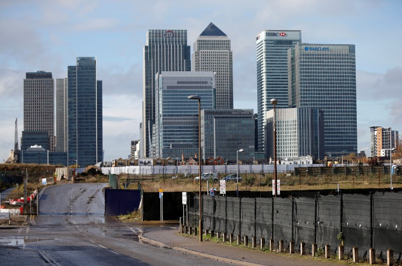 © Reuters. FILE PHOTO:  The Canary Wharf financial district is seen in east London