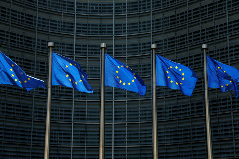 © Reuters. EU flags flutter outside the EU Commission headquarters in Brussels