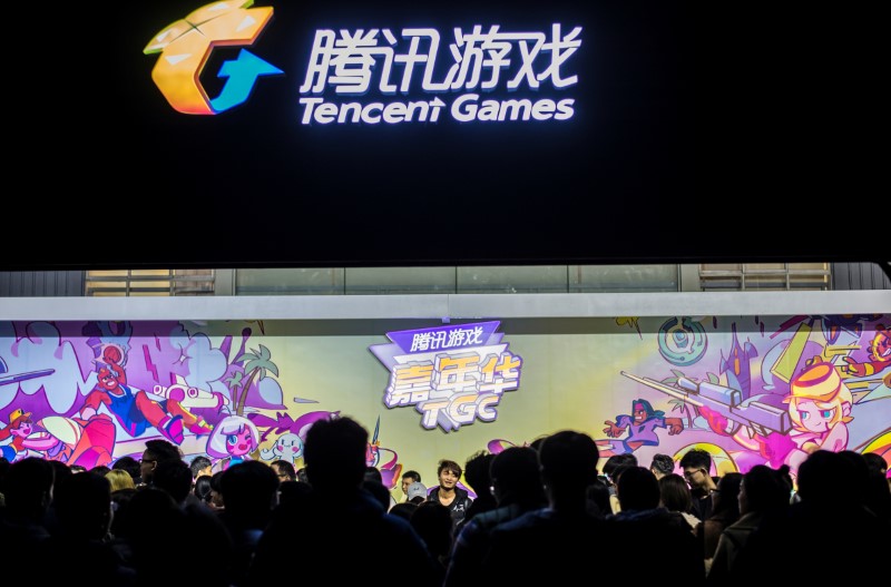© Reuters. Visitantes durante evento anual de videogames da Tencent em Chengdu, China