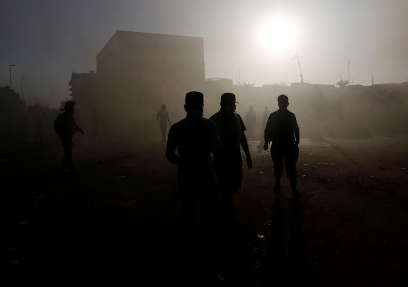 © Reuters. مقتل ثلاثة محتجين في احتجاجات عنيفة بالبصرة جنوب العراق