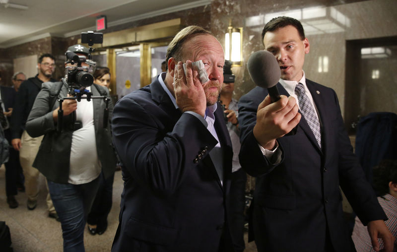 © Reuters. Alex Jones of Infowars visits U.S. Senate as Twitter CEO Dorsey testifies at Senate Intelligence Committee hearing on Capitol Hill in Washington