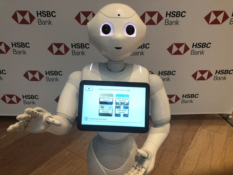 © Reuters. Pepper the robot is seen at HSBC’s flagship branch on Fifth Avenue New York