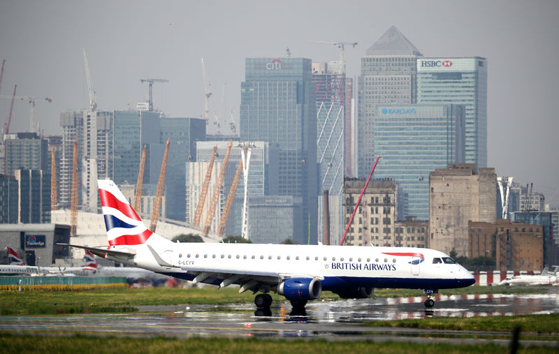 © Reuters. A British Airways airplane taxis at City Airport in London