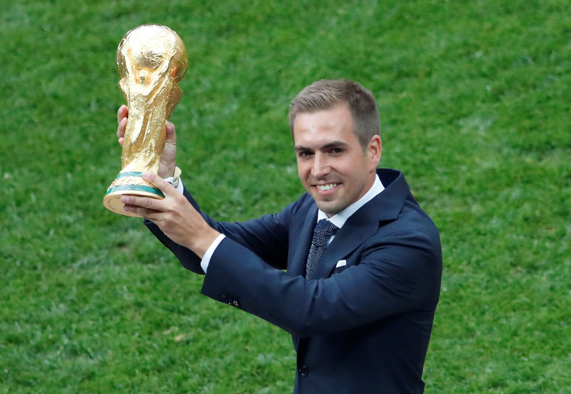 © Reuters. لام يدعم تشكيلة إنجلترا الشابة لمواصلة التطور بعد كأس العالم