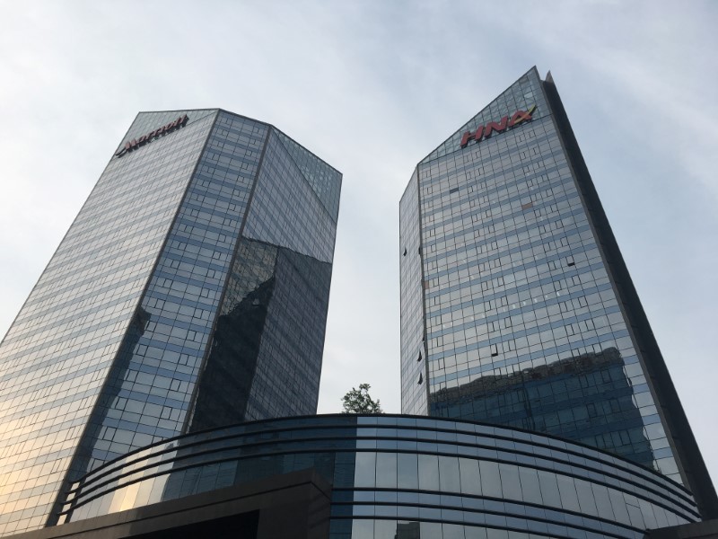 © Reuters. The building of HNA Plaza is seen in Beijing