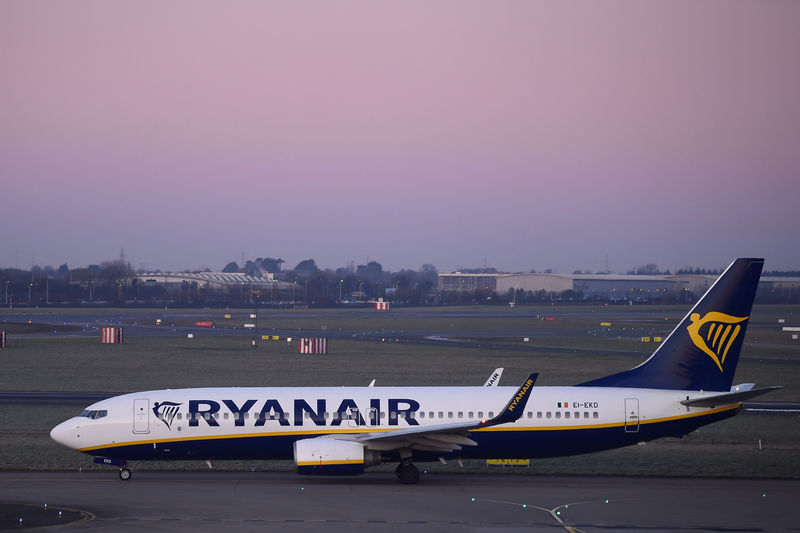 © Reuters. Los sindicatos de tripulantes de Ryanair amenazan con nuevos paros en septiembre