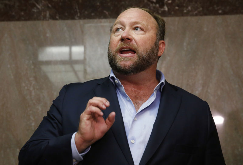 © Reuters. Alex Jones of Infowars visits U.S. Senate as Twitter CEO Dorsey testifies at Senate Intelligence Committee hearing on Capitol Hill in Washington