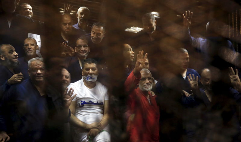 © Reuters. Egipto condena a muerte a 75 personas por la protesta de 2013
