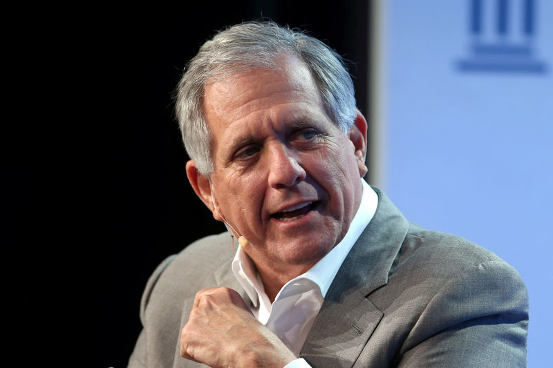 © Reuters. FILE PHOTO: Moonves speaks during the Milken Institute Global Conference in Beverly Hills