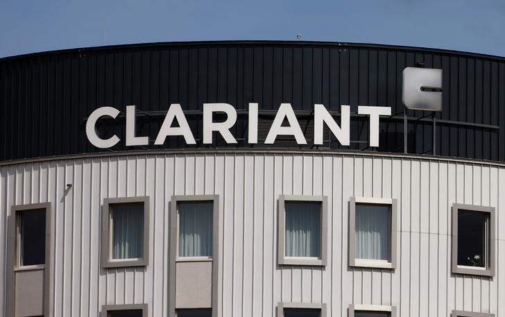 © Reuters. Logo of Swiss specialty chemicals company Clariant is seen in Pratteln