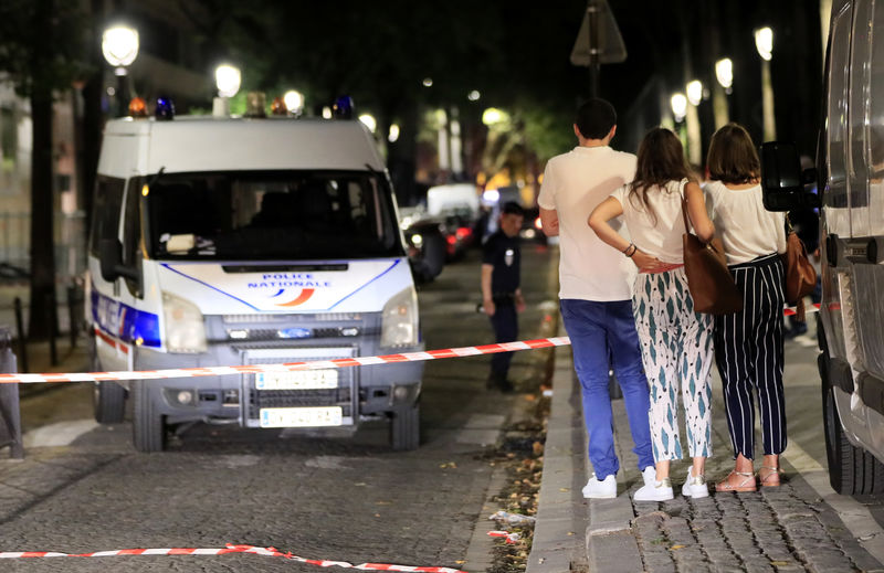 © Reuters. Un hombre ataca a transeúntes en calle de París hiriendo a 7 personas