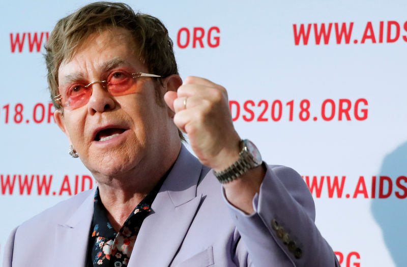 © Reuters. Elton John comienza un largo adiós con su gira mundial "Farewell Yellow Brick Road"